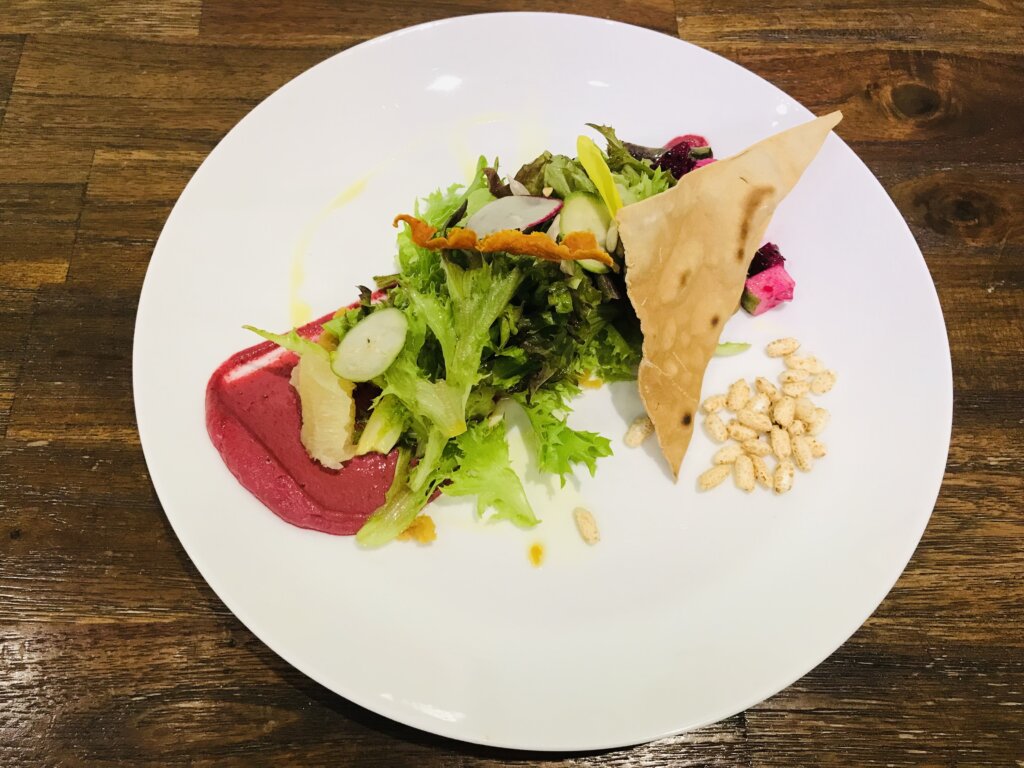 圖3、晚秋套餐的沙拉，使用五種有機及友善食材